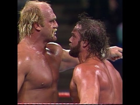 Hulk Hogan accidentally eliminates Randy Savage - Royal Rumble 1989