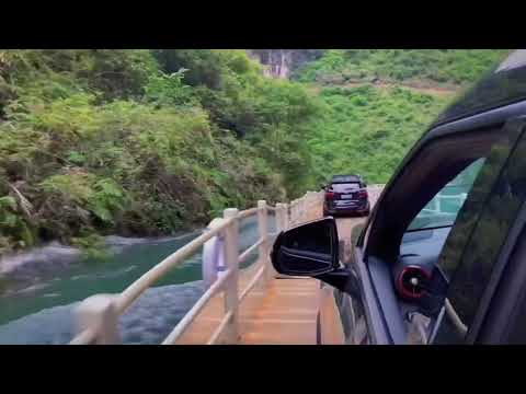 5425: Car creates waves while driving on floating bridge in China