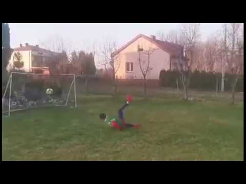 #zostańwdomu - indywidualne treningi chłopców z Mazura Karczew 2011