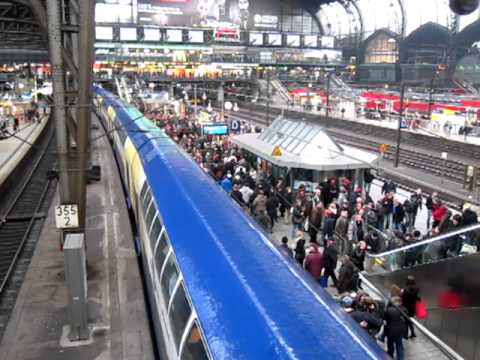Nord-derby in Hamburg Hauptbahnhof
