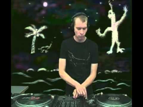 kusasha @ RTS FM Studio - 19.08.2009: DJ Set + Live drawing!