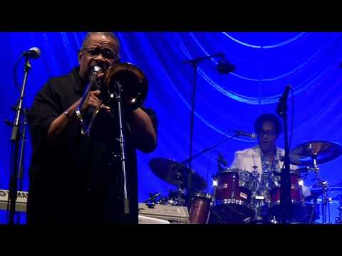 Jamal Thomas Band + Susanne Alt + Fred Wesley: GROOVE