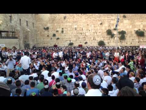 SHIFCHI KAMAYIM LIBEICH (Pour Out Thy Heart) -Tisha(9) B'Av 2015 @ The Kotel (Western Wall) pt1/3