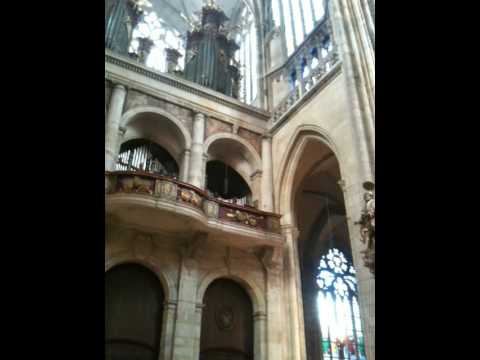 Inside Chram svateho Vita in Prague 2/3