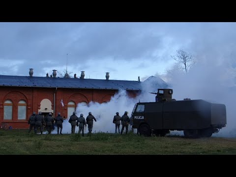 "GD 112": Rocznica Wprowadzenia Stanu Wojennego. Milicja Strzela do Stoczniowców przed Stocznią.