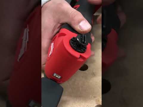 Milwaukee Multitool-Klingenverriegelung #Milwaukee #Werkzeuge #Anleitung