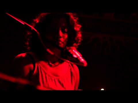 Vedanth & Bindhu - Vaari Jaaun Re (Live @ The Humming Tree)