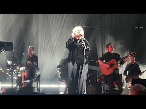 Massive Attack with Elizabeth Fraser - Teardrop (live at Co-Op Live, Manchester 5-6-2025)