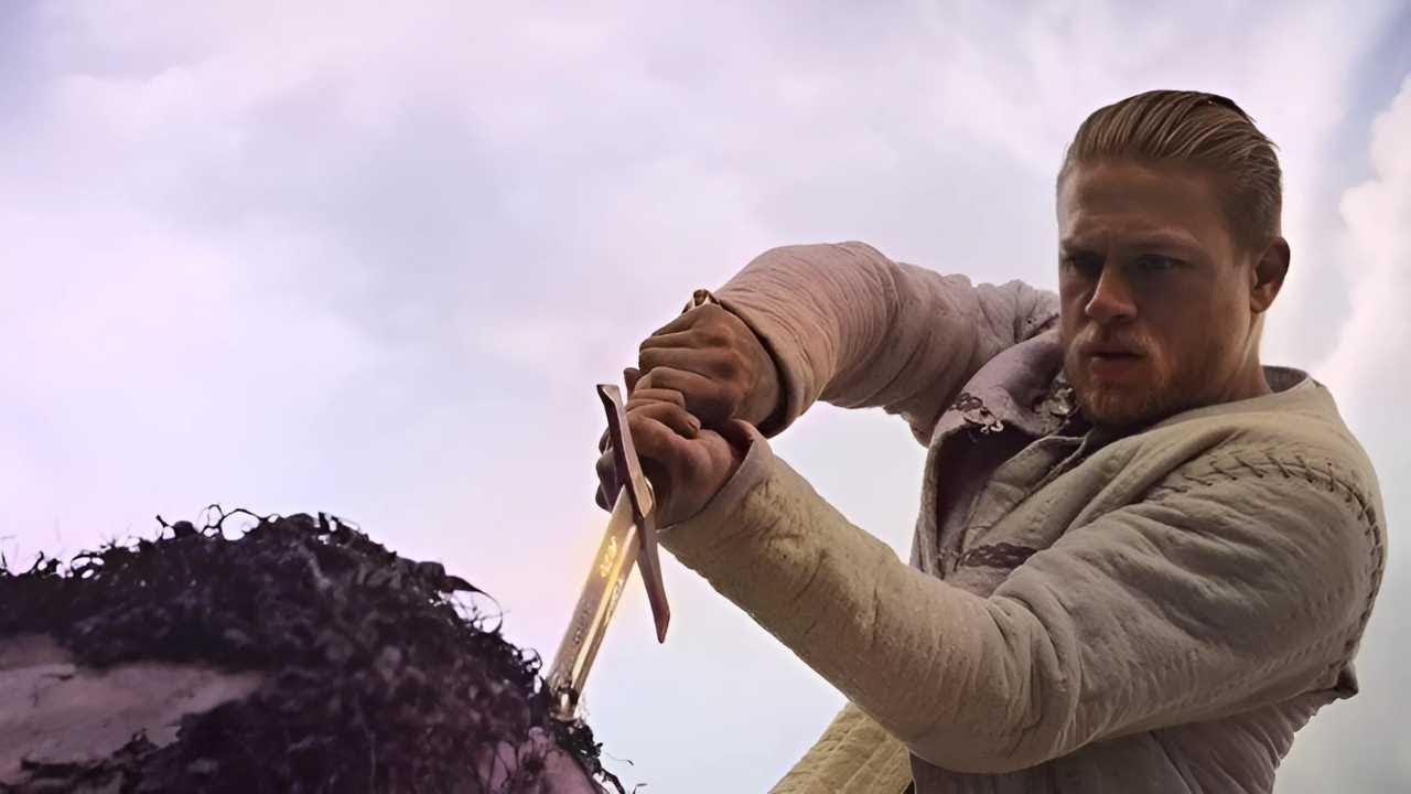 ¡Alienígenas impactados mientras los humanos libran guerra... ¿con espadas?!