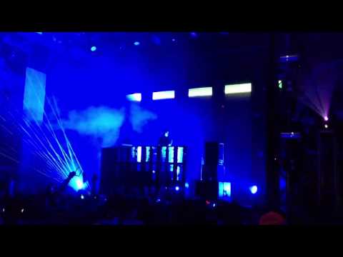 Alesso Clash vs Adele Set Fire to the rain