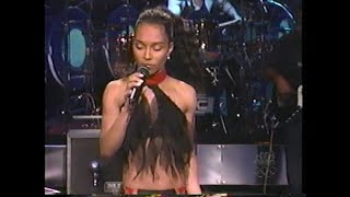TLC - No Scrubs live 1999