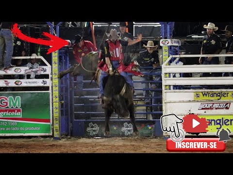 Leonardo Palata montando o Touro Maroquinha da Cia. Califórnia  Chiquinho