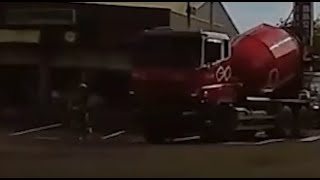 【車禍影片】內輪差加上視線死角，結果就...