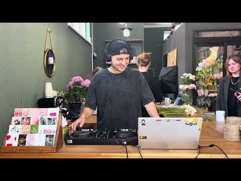 MELODIC & ORGANIC HOUSE MIX | FLOWER STUDIO | TRAKTOR KONTROL S2 MK3 | 01 May 2025