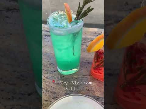 Sky Blossom Bistro em #dallastx 🌸 coquetéis frescos e comida de fusão vietnamita!