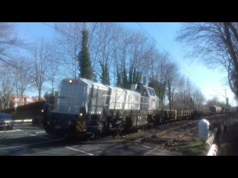 Bahnübergang im Krugfeld Hildesheim Züge am Montag 29.3.2021 Güterzüge + hupende S-Bahn