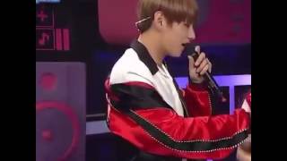 Download lagu TAEHYUNG DANCE AND SING BAEKHYUN'S PART IN MONSTER mp3