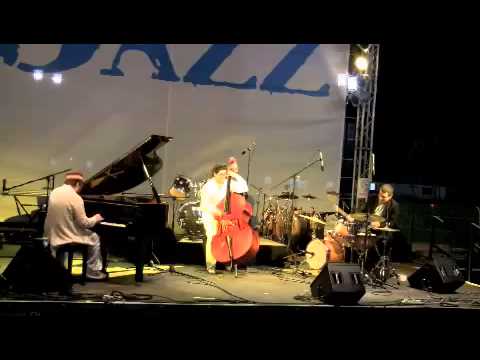 Dubai Jazz Trio 