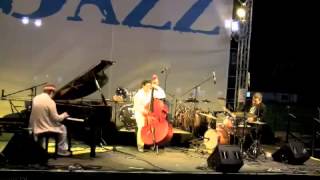 Dubai Jazz Trio 