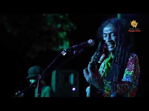 Retak Mencari Belah - Fredi Marley with Back to Reggae ( Live at Gili Air reggae festival )