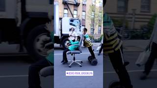 נערים חסידיים מתגלגלים בברוקלין וידאו: HasidiminUsa