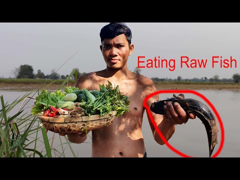 EATING RAW FISH | eating raw fish with vegetable and spicy sauce