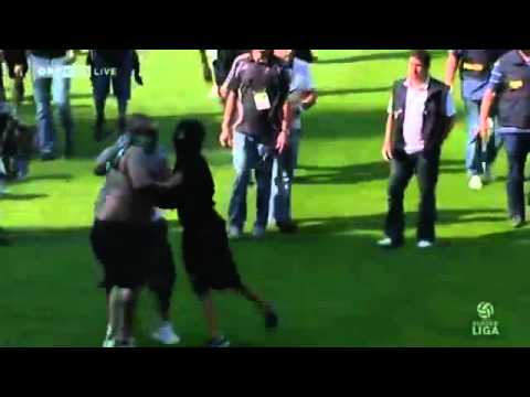 Spielabbruch wegen Platzsturm - Rapid vs. Austria Wien 22.05.2011.