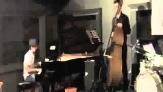 Vito Schiuma plays Put out the light/Blue Monk