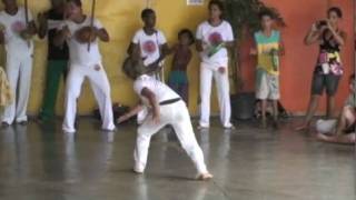 preview picture of video 'Capoeira Natividade, 7 de Março 2009'