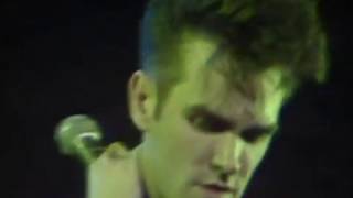 The Smiths - Pretty Girls Make Graves (Remastered)