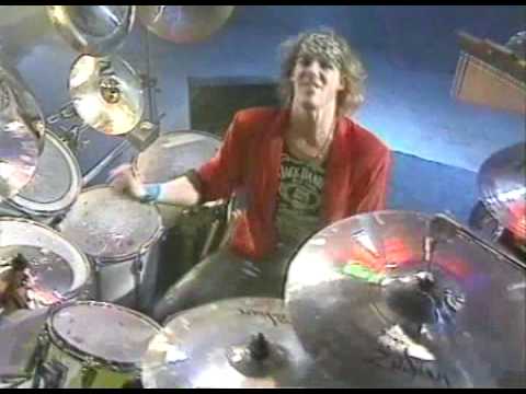 ΜΙΧΑΛΗΣ ΡΑΚΙΝΤΖΗΣ || ΤΙ ΣΟΥ ΛΕΙΠΕΙ || OFFICIAL VIDEO CLIP|| 1992