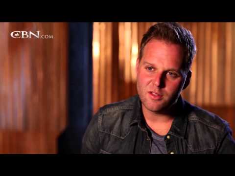 700 Club Interactive: Worship to Overcome - Feb. 20, 2014