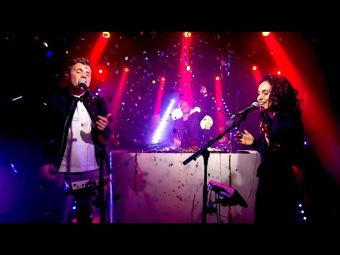 Regi ft. Jaap Reesema & Nora Gharib - Kom Wat Dichterbij | Live bij Q