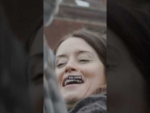 Claire Foy = falconry extraordinaire