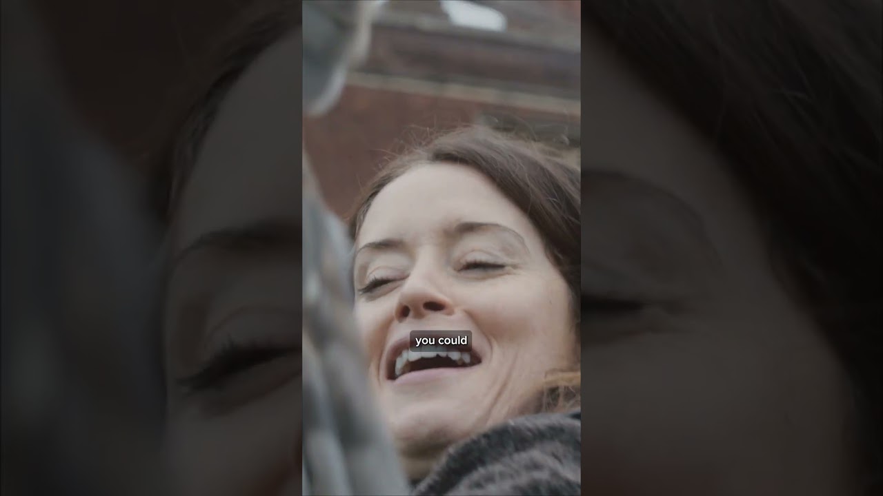 Claire Foy = falconry extraordinaire