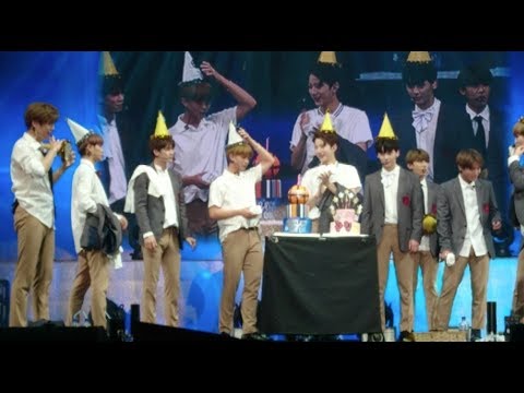 170922 Wanna One Singapore fanmeet - celebrate Kuanlin birthday