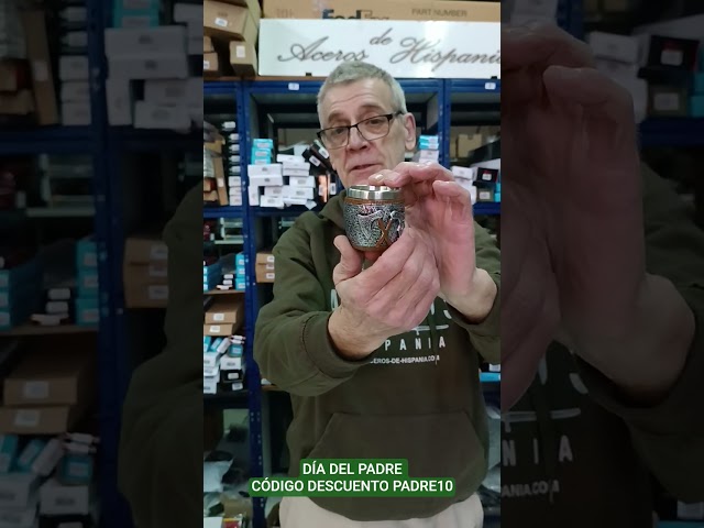 Vídeo relacionado con INOMO Regalo día Del Padre, Cuchillos Cocina Profesional, Día del Padre Regalos Acero Inoxidable Cuchillos Accesorios Cocina, Hoja SúPer Afilada Con Mango ErgonóMico