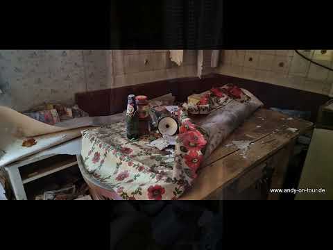 Deutschland - Wedemark - Verlassenes Haus an der Autobahn