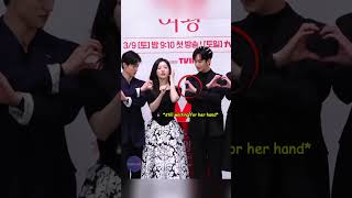 Download lagu She refused to make a heart with him mp3