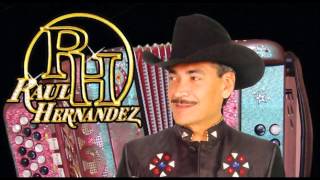 Raul Hernandez Entre Cortinas Blancas