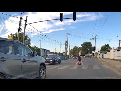 Ledudálja, mert előtte valaki meg mert állni a gyalogosnak