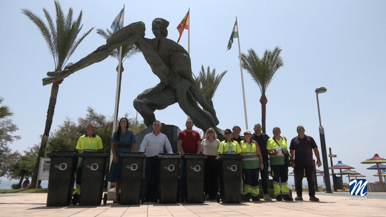 Entrega de cubos de basura a la hostelería de la localidad