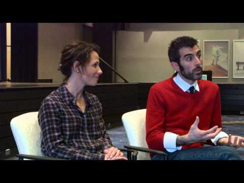 Στιγμιότυπα από εργαστήριο εφαρμοσμένου θεάτρου, στο οποίο συμμετέχουν εργαζόμενοι/ες στο τομέα της μακροχρόνιας περίθαλψης και φροντίδας.&nbsp;Engaging&nbsp;the&nbsp;Stage:&nbsp;Applied&nbsp;Theatre&nbsp;as&nbsp;Simulation.&nbsp;