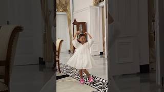 Download lagu Nyi Hyang is happy to be able to celebrate Eid again at the Pakuan building with her father 🥰 mp3