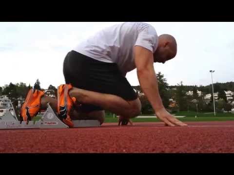 Daniele Pauli Start Block Sprinten (Seitenansicht)