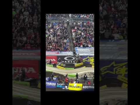 Brutal crash during the first lap of 250 main event at Tampa Supercross - 2/11/23