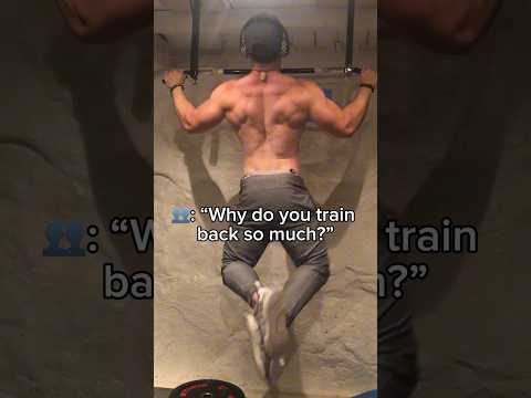 👥: “WHY DO YOU TRAIN BACK SO MUCH?” 😳