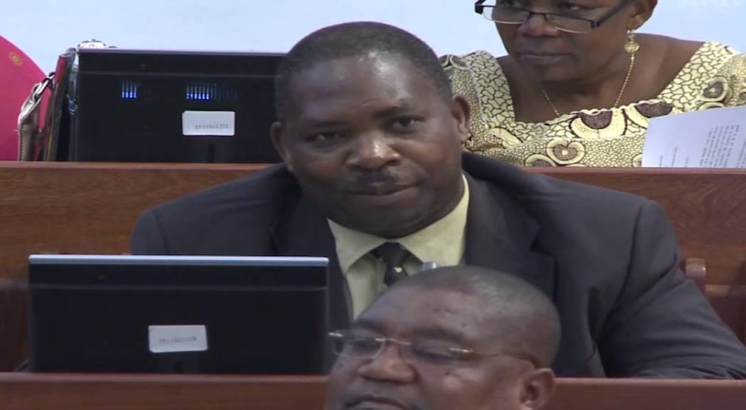 MOMENTOS TENSO NA PARLAMENTO: GALIZA MATOS QUER MUCHANGA NO TRIBUNAL