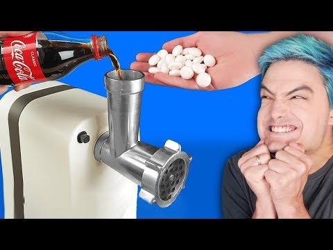 Coisas INCRÍVEIS colocadas num MOEDOR DE CARNE! [+10]