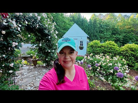 Southern Spring Garden Tour Filled with Flowers & Inspiration